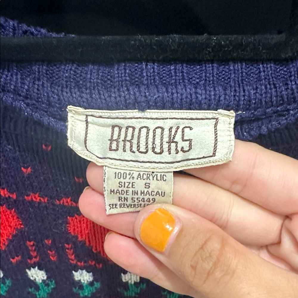 Vintage Heart Patterned Sweater - Picture 3 of 3